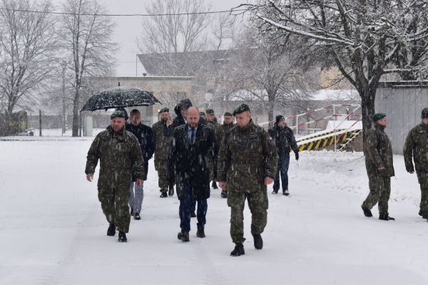 Minister obrany Jaroslav Naď navštívil 13. mechanizovaný prápor v Leviciach
