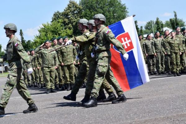 13. mechanizovaný prápor v Leviciach sa slávnostne rozlúčil s veliacim poddôstojníkom Zoltánom Vargom