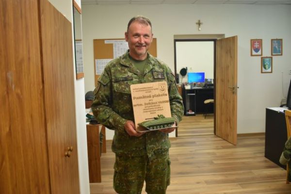 13. mechanizovaný prápor v Leviciach sa slávnostne rozlúčil s veliacim poddôstojníkom Zoltánom Vargom