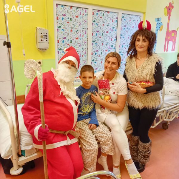 Mikuláš navštívil dvakrát aj deti v Nemocnici Agel Levice