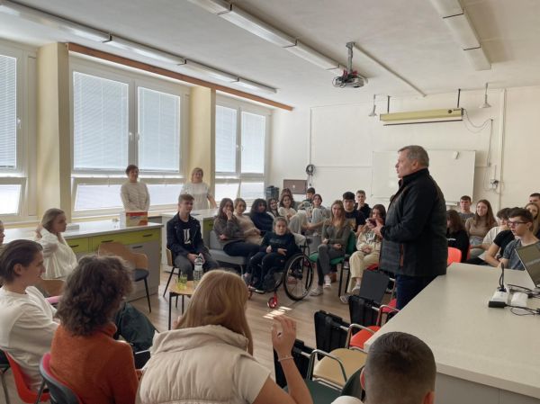 Ako EUROSCOLA 2023 otvára nové obzory mladým na Gymnáziu sv. Vincenta de Paul v Leviciach