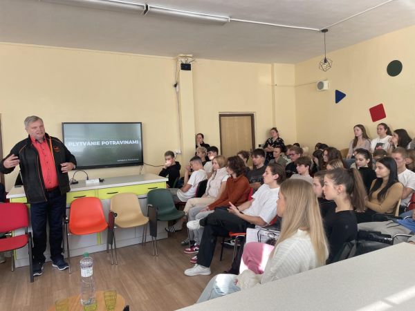 Ako EUROSCOLA 2023 otvára nové obzory mladým na Gymnáziu sv. Vincenta de Paul v Leviciach