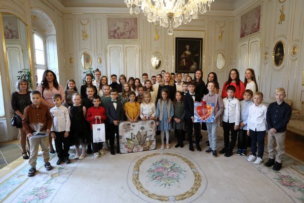 Žiaci ZŠ Janka Kráľa v Šahách napísali list pani prezidentke SR, tá ich pozvala ku sebe do prezidentského paláca