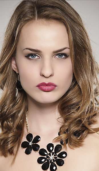 Študentka SPŠ Levice Kvetoslava Šediová finalistkou súťaže krásy Miss Levického okresu 2015