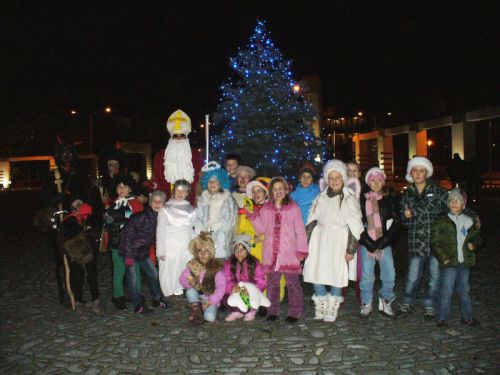 Žiaci ZŠ Andreja Kmeťa pripravili pre Levičanom Mikulášske prekvapenie Žiaci ZŠ Andreja Kmeťa pripravili pre Levičanom Mikulášske prekvapenie