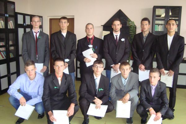 Od maturitného stola rovno do práce