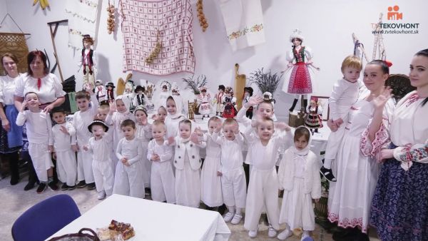 V Demandiciach si uctievajú a pripomínajú tradície slovenskej rodiny, zorganizovali páračky (video) V Demandiciach si uctievajú a pripomínajú tradície slovenskej rodiny, zorganizovali páračky (video)