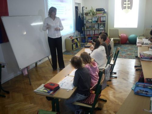 Zo sobášnej siene v Hontianskej Vrbici si urobili školskú triedu