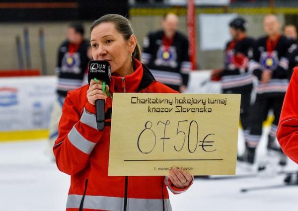 V Leviciach sa konal charitatívny hokejový turnaj kňazov a rehoľníkov (foto a video)