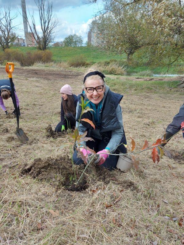 Na brehu rieky Ipeľ v Šahách odštartovali výsadbu stromov a krov v rámci projektu Prepojená krajina