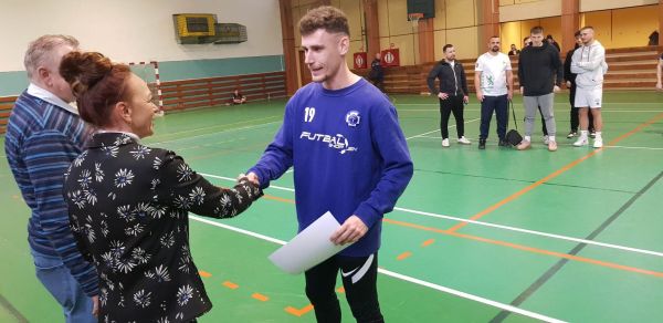 Víťazom turnaja v malom futbale MÚMF Levice sa stalo mužstvo Capitol Víťazom turnaja v malom futbale MÚMF Levice sa stalo mužstvo Capitol