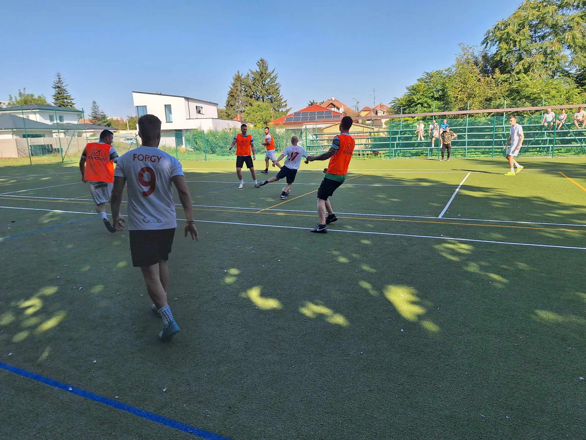 Malý futbal v Leviciach hrá aj dievča, na tréningy a zápasy začalo chodiť viac chlapov Malý futbal v Leviciach hrá aj dievča, na tréningy a zápasy začalo chodiť viac chlapov