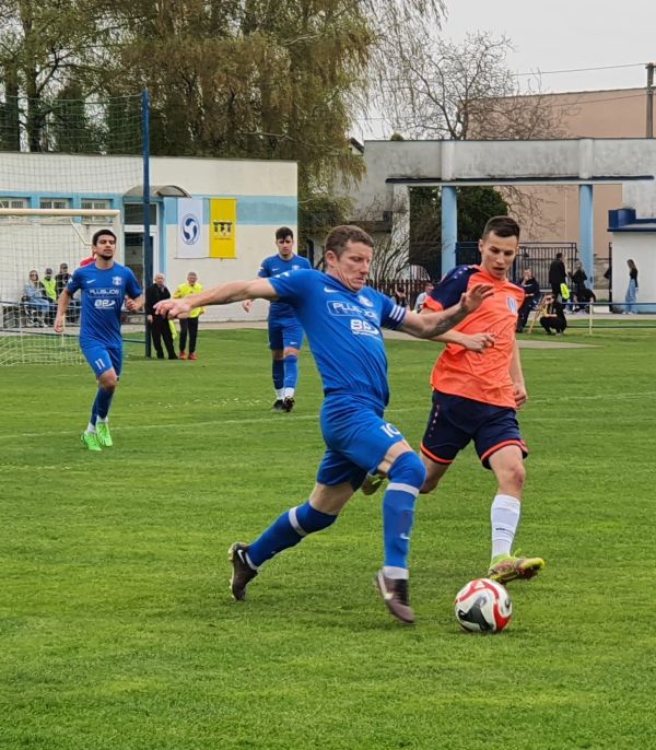 Levice, Kozárovce a Starý Tekov prehrali, Veľké Ludince s bodom, Šahy, Želiezovce a Podlužany naplno.
