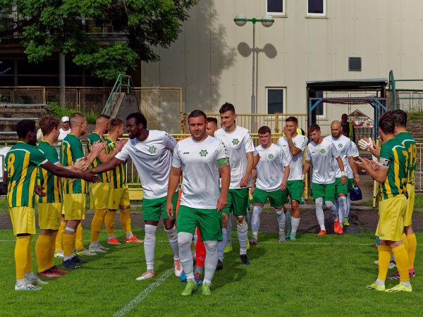 Veľké Ludince naplno, Levice remizovali s lídrom tabuľky, Starý Tekov nestačil na Podlužany, Želiezovce a Šahy víťazne (video)