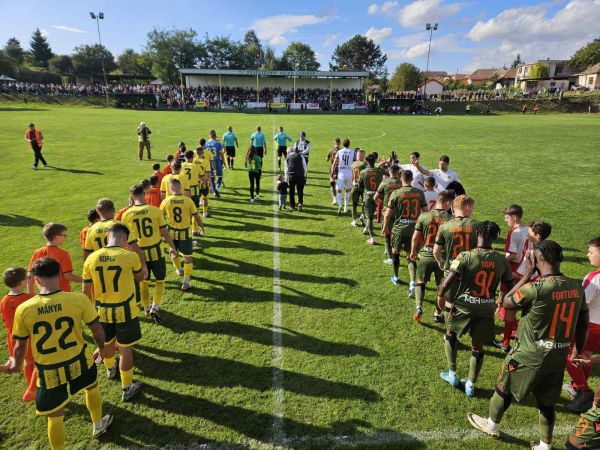 Veľké Ludince a Kozárovce olúpili domácich o body, okresné derby pre Želiezovce, Šahy porazili Štúrovo