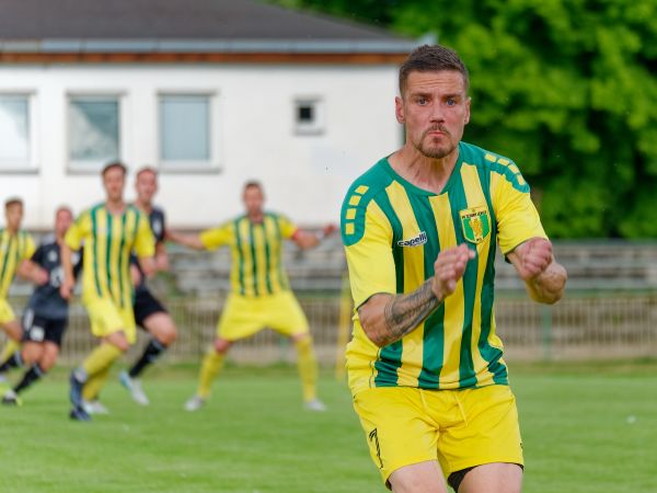 Levice sa zachránili, Šahy a Želiezovce prehrali