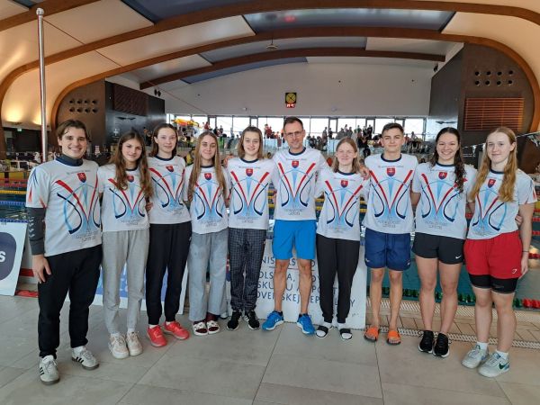 Plavci ŠK Aquasport Levice získali tri majstrovské tituly a 22 individuálnych medailí