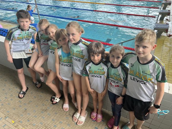 Plavkyne ŠK Atóm Levice priniesli z Bratislavy 12 medailí, v súťaži Orca Cup je ŠK Atóm Levice bronzový