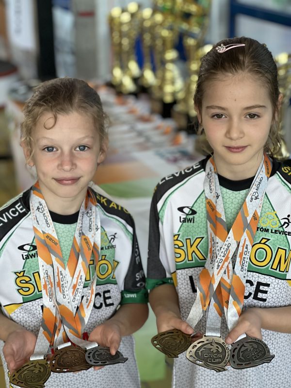 Plavkyne ŠK Atóm Levice priniesli z Bratislavy 12 medailí, v súťaži Orca Cup je ŠK Atóm Levice bronzový