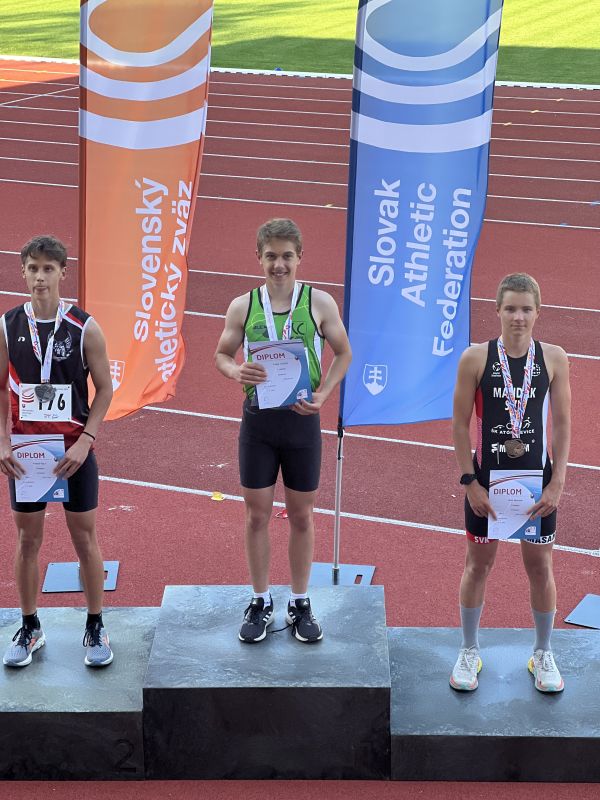 Pretekári ŠK Atóm Levice Alex Mandák a Miriam Moravská majstrami Slovenska