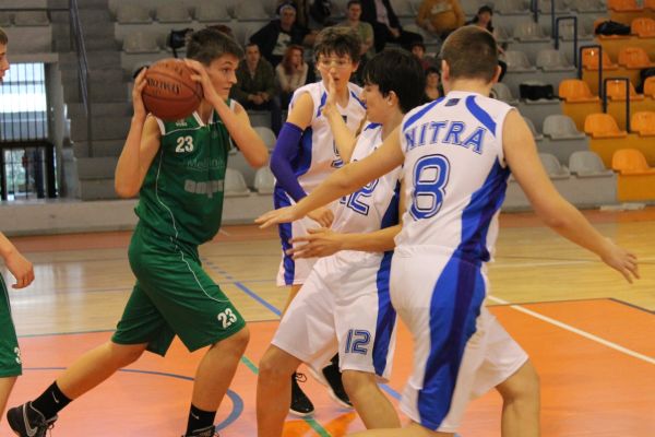 Dôležité víťazstvo kadetov nad Karlovkou, žiaci v derby zápasoch v Nitre uspeli