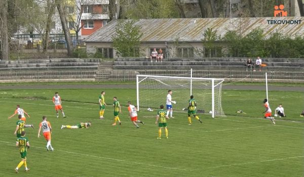 Levickí futbalisti po dobrom výkone prehrali s lídrom tabuľky Lehotou pod Vtáčnikom (video)