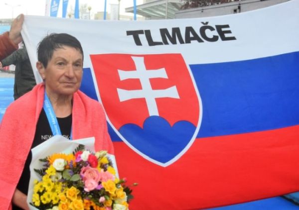 Neúnavná 77-ročná vytrvalkyňa Eva Seidlová z Tlmáč skompletizovala zbierku siedmich najprestížnejších svetových maratónov Neúnavná 77-ročná vytrvalkyňa Eva Seidlová z Tlmáč skompletizovala zbierku siedmich najprestížnejších svetových maratónov