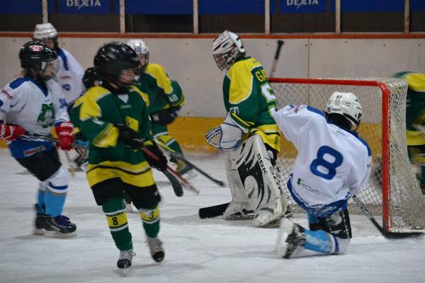 V súboji o druhú priečku tesná prehra hokejistov v Dubnici + mládežnícke výsledky