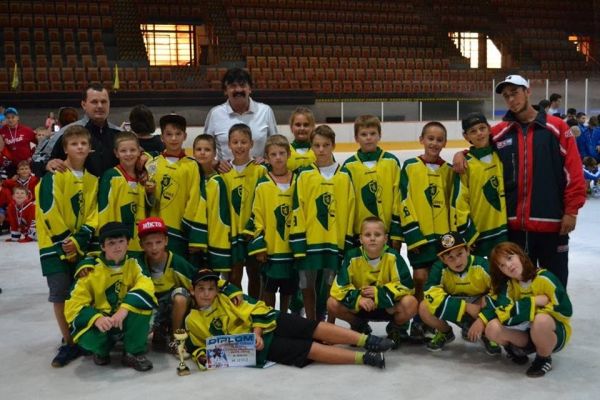 Víťazom hokejového turnaja o&nbsp;pohár primátora mesta Levice 2015 MAC Budapešť, levickí piataci štvrtí