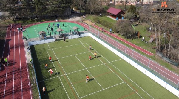Na Základnej škole Ladislava Balleka v Šahách slávnostne otvorili vynovenú atletickú dráhu