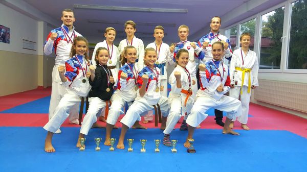 Levickí karatisti opäť excelovali, z 2. kola Pohára Federácie si priniesili 23 medailí