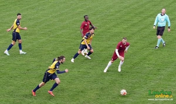 V okrese Levice sa začala futbalová jar 2023/2024. Levice doma prehrali, Šahy a Želiezovce zvíťazili