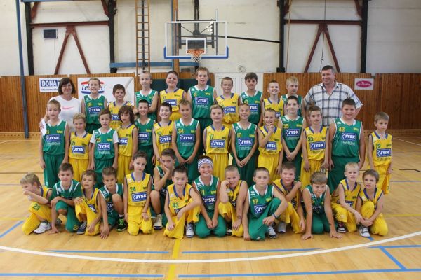 V zápase mladších minižiakov si zahralo 37 Levičanov, ženy s prvým víťazstvom