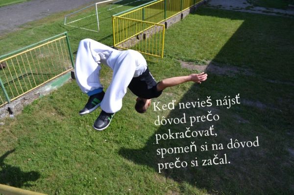 Parkourista Marek Ostáš z Levíc miluje výšky a predvádza akrobatické kúsky