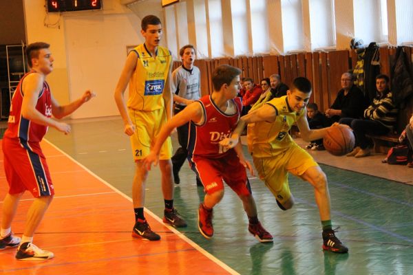 Vyrovnané zápasy basketbalových kadetov s Banskobystričanmi, žiaci v Bratislave nezaváhali