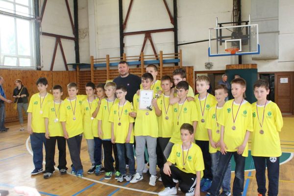 Starší minižiaci ŠBK Junior Levice vybojovali bronzovú medailu