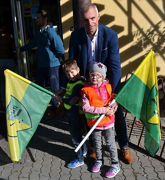 V Leviciach daroval SZĽH začínajúcim hokejistom 20 výstrojov, HK Levice začal spoluprácu aj s MŠ Okružná
