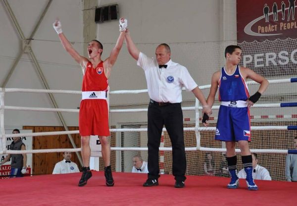 Levický boxerský talent Viktor Kišš porazil v slovenských farbách českého a chorvátskeho reprezentanta!