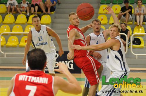 Slovenská mužská basketbalová reprezentácia hladko prehrala s Maďarmi, 3.8.2012