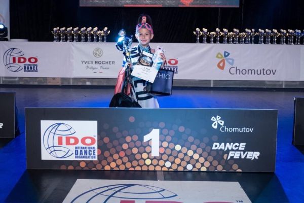 Levickí tanečníci z TŠ Unlimited s troma medailami z ME Dance Fever 2022 v Chomutove
