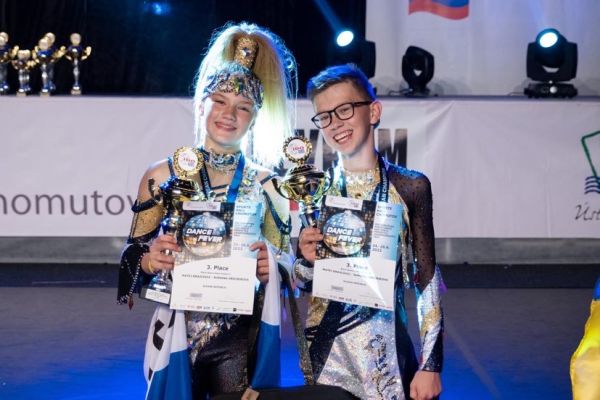 Levickí tanečníci z TŠ Unlimited s troma medailami z ME Dance Fever 2022 v Chomutove