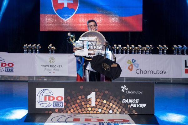 Levickí tanečníci z TŠ Unlimited s troma medailami z ME Dance Fever 2022 v Chomutove