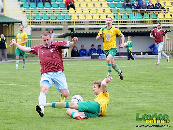 Levičania ani po druhý krát nevyužili výhodu domáceho prostredia, v okresnom derby prehrali s Veľkými Ludincami