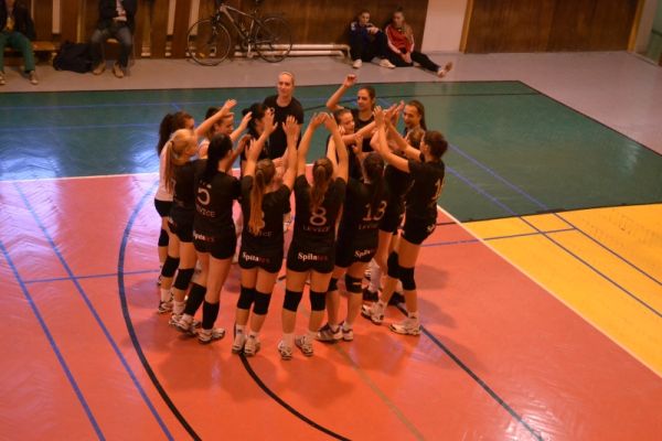 levicke volejbalove juniorky vitazkami medzinarodneho turnaja 20131001 2035726753