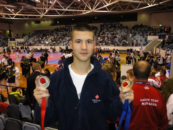 Levický karatista René Kubovič je zlatým medailistom v KATA seniorov!