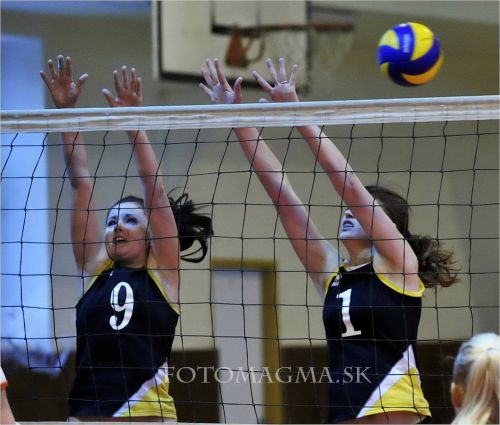 Fotografie z volejbalového zápasu levických junioriek proti Slávia UK Bratislava Fotografie z volejbalového zápasu levických junioriek proti Slávia UK Bratislava