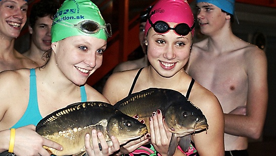 Na vianočných pretekoch lovili z bazéna kaprov
