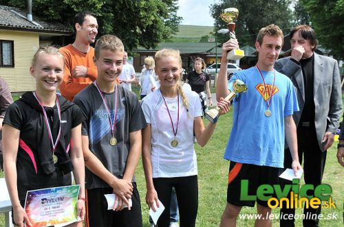 Štafetovému behu o putovný pohár primátora mesta kraľovalo družstvo Gymnázia A.Vrábla + fotografie, 14.6.2012