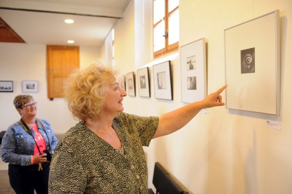 V Šahách ukončili fotografickú výstavu Lajosa Gombosa (video + foto)