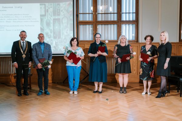 Nitriansky samosprávny kraj ocenil najlepších zdravotníckych pracovníkov z regiónu Nitriansky samosprávny kraj ocenil najlepších zdravotníckych pracovníkov z regiónu